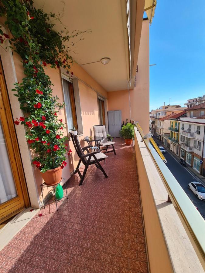 Casa Dell Amore 3 Санремо Экстерьер фото
